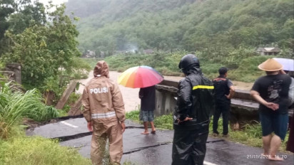 Jalan Utama Antar Dusun di Bantul Ambles Tergerus Air Hujan, Warga Harus Lewati Jalur Alternatif Sejauh 5 KM