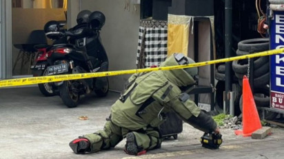 Tim Jibom Polda Bali Periksa Koper Misterius yang Ditemukan di Depan Salon, Ternyata Isinya...