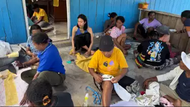 Ketika Benang Mengubah Takdir Kisah Perempuan Raja Ampat Bangkit Lewat Ekonomi Kreatif