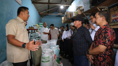Sidak Kios Pupuk di Malang, Wamentan Sudaryono Pastikan Harga Sudah Turun, Petani Langsung Bersyukur