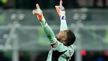 Kiper AC Milan, Mike Maignan saat Hadapi Inter Milan