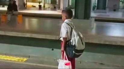Kisah Bocah SD Berangkat Sekolah Naik KRL Tangerang-Jaktim, H Rela Berangkat Gelap Buta dari Rumahnya