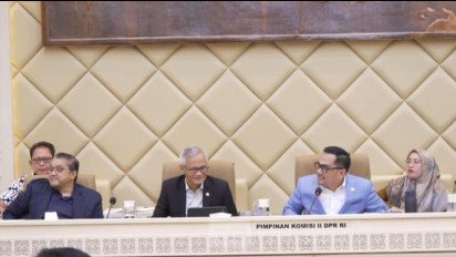 Momen Ketua Komisi II DPR Gombali Menteri PAN-RB: Bu Menpan Memang Diciptakan Tuhan ketika Tuhan Sedang Tersenyum