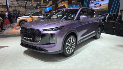 Pamer di GJAW 2025, Lepas Resmi Debut di Indonesia dengan Merilis Mobil Hybrid L8, Intip Harga Pre-Bookingnya