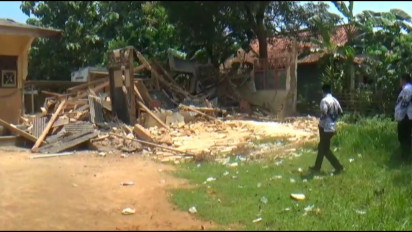 Di Momen Hari Guru Nasional, Sekolah Sdn Kajuanak 4, Bangkalan Ambruk, Siswa Belajar di Teras Warga