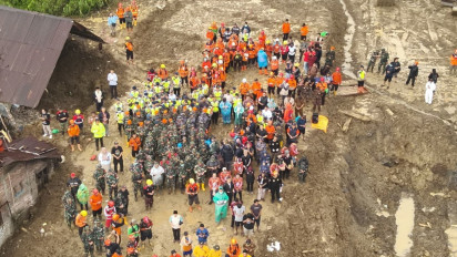 11 Korban Longsor Banjarnegara Tak Ditemukan, Warga dan Tim SAR Tabur Bunga di Lokasi