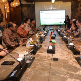 Gandeng Indosat Business, PLN Percepat Ekosistem EV Lewat Digitalisasi SPKLU dan Modernisasi Layanan Energi