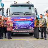 Gubernur Khofifah Lepas Enam Truk Produk Ekspor IKM Desa Devisa Senilai Rp5,8 Miliar