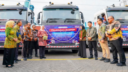 Gubernur Khofifah Lepas Enam Truk Produk Ekspor IKM Desa Devisa Senilai Rp5,8 Miliar