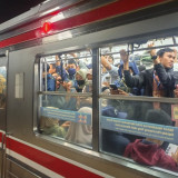 Selalu Duduk di Kursi Prioritas KRL, Seorang Ibu-ibu Diduga Pakai PIN Ibu Hamil Tak Resmi dari KAI Commuter Heboh