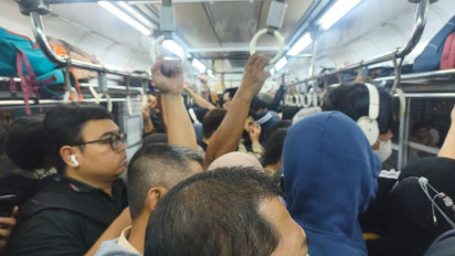 Ratusan Penumpang Panik, KRL Tujuan Bogor Mogok hingga Mati Lampu di Stasiun Pasar Minggu Baru