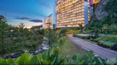 Ilustrasi 5 Ide Liburan Akhir Tahun di Puncak: Cara Santai Rayakan Natal & Tahun Baru dengan Suasana Pegunungan