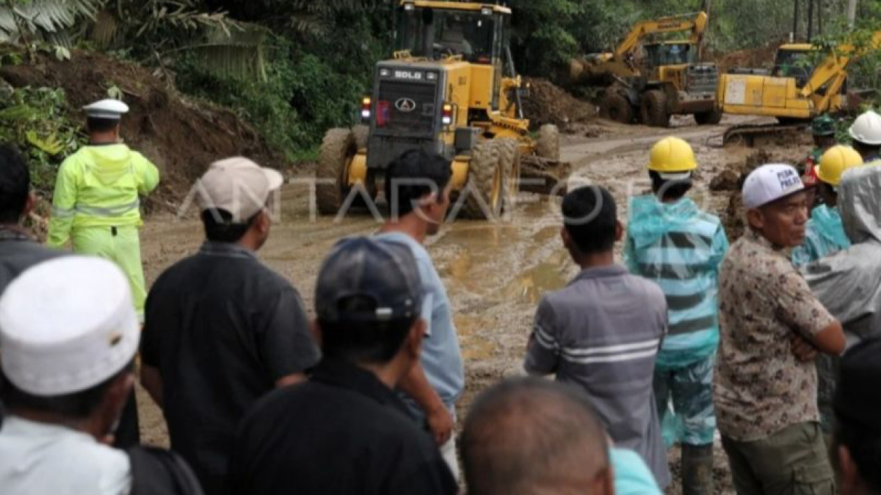 Sebanyak 47 Korban Meninggal Akibat Bencana Hidrometeorologi yang Melanda Sumut
            - galeri foto