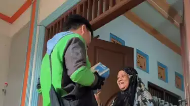 Kisah Haru Seorang Driver Ojol yang Rela Kerja Keras Demi Kesehatan Ibunya, Netizen Ikut Terharu