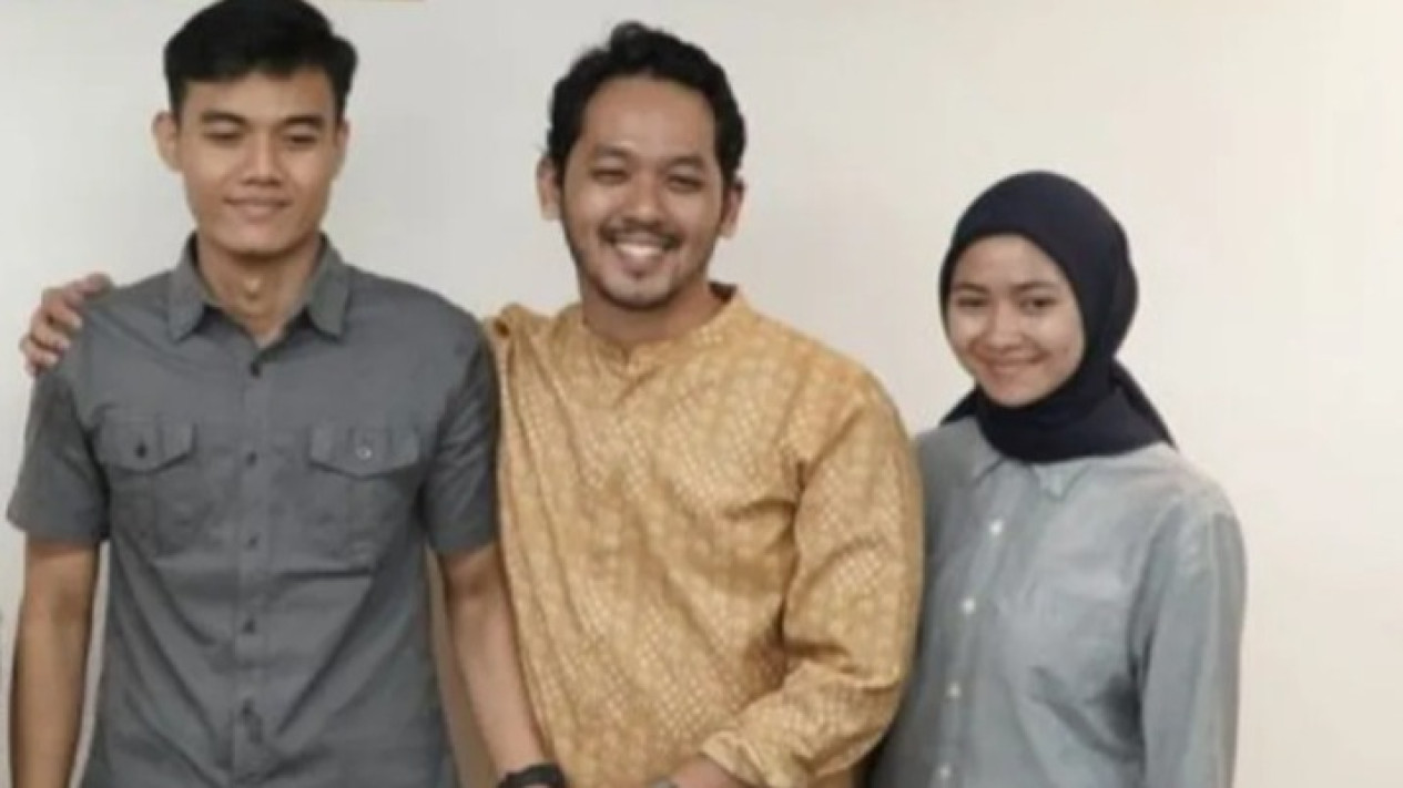 Anita Dewi dan Alvin Harris Akhirnya Bertemu Argi Budiansyah, Proses Mediasi soal Tumbler Tertinggal di KRL Berjalan Baik
            - galeri foto