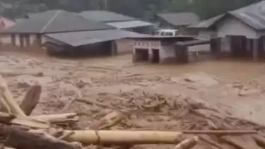 Bencana banjir bandang meluluhlantakkan sejumlah wilayah di Sumatera