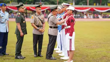Kapolri Jenderal Listyo Sigit Prabowo dan Panglima TNI Jenderal Agus Subiyanto memimpin upacara wisuda prajurit taruna akademi TNI dan Bhayangkara taruna akademi Kepolisian.