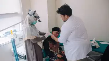 Ilustrasi Kenapa Skrining Pendengaran & Alat Bantu Dengar Bisa Ubah Hidup Lansia Ini Contoh dari Negara Maju yang Lebih Aware Soal Kesehatan Lansia