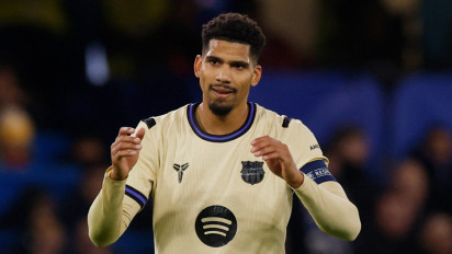 Ronald Araujo Dapat Kritik Keras usai Kartu Merah di Laga Kontra Chelsea, Presiden Barcelona Langsung Pasang Badan