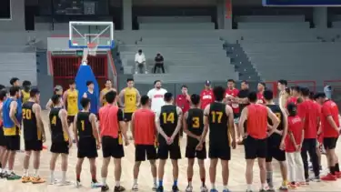 Para pemain Timnas Basket Indonesia latihan untuk persiapan SEA Games Thailand 2025