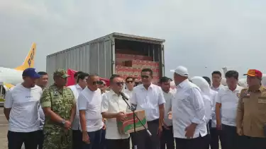 DPR RI kirim bantuan kebutuhan pokok untuk korban bencana banjir dan tanah longsor Aceh, Sumut dan Sumbar, Minggu (30/11/2025).