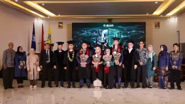 Sekolah Tinggi Manajemen Informatika dan Komputer (STMIK) AMIK Bandung menggelar Wisuda ke-33 pada Sabtu (29/11/2025)