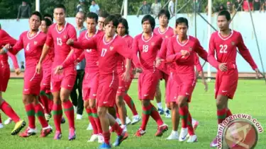 Beberapa skuad SEA Games 2005 seperti Tony Sucipto (paling kiri) masih dipanggil Timnas Indonesia pada 2011