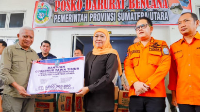 Pemprov Jawa Timur Serahkan Bantuan Kemanusiaan untuk Korban Bencana Sumatera