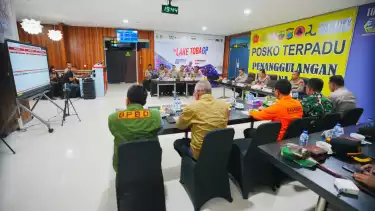 Kapolri memimpin rapat koordinasi bersama Forkopimda Provinsi Sumut pada tanggal 30 November 2025 di Pos Pendukung Nasional Prov. Sumatera Utara.