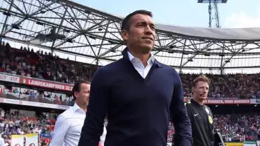 Giovanni Van Bronckhorst dirumorkan jadi kandidat pelatih Timnas Indonesia