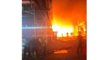 Kebakaran Besar Melanda Gudang PT Dua Kelinci di Pati Jateng