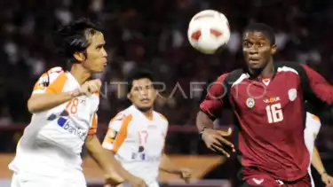 Mantan bek Persib Bandung Usep Munandar (kiri) saat bela Persisam Samarinda