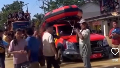 Viral Emak-emak Korban Banjir Maki Tim SAR karena Tak Membantu, Basarnas Sebut Ada Evakuasi Lain Lebih Penting