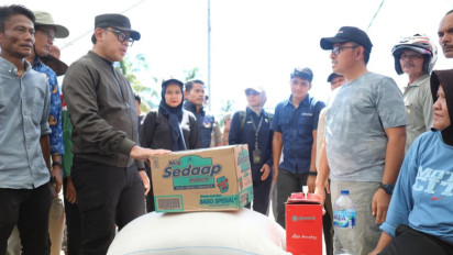 Kunjungi Lokasi Bencana di Padang Pariaman, Wamendagri Bima Arya Bawa Bantuan Logistik dan Kerahkan Dukcapil