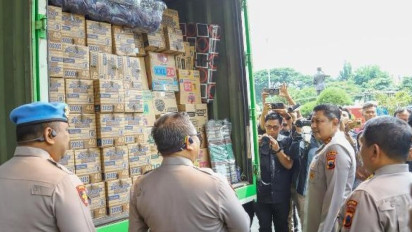 Polda Jawa Tengah Kirim 5 Truk Bantuan Kemanusiaan, Tenaga Medis Hingga Uang Tunai untuk Korban Bencana di Sumatera
