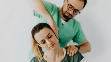 Ilustrasi konsultasi ke dokter tulang