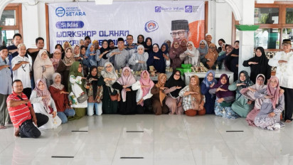 Ciptakan Kemandirian Ekonomi, Ibu-ibu Majelis Taklim di Bekasi Dilatih Buat Makanan Kekinian Hingga Pemasaran Digital