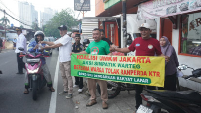 Minta Doa Restu Perjuangkan Tolak Ranperda KTR di Jakarta, Ramai-ramai Pedagang Warteg Bagikan Ratusan Nasi Bungkus ke Pengendara