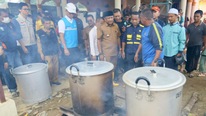 Menteri ESDM Tinjau Posko Bencana di Aceh, Pastikan Bantuan dan Dukungan PLN Berjalan Optimal