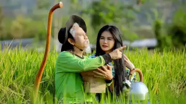 Potret kemesraan alm Epy Kusnandar alias Kang Mus Preman Pensiun dengan istrinya Karina Ranau