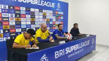 Pelatih Persib Bandung Bojan Hodak jelang laga kontra Borneo