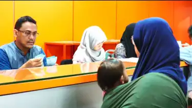 Penyaluran Bantuan Langsung Tunai Kesejahteraan Rakyat (BLT Kesra) di Kota Batam, Provinsi Kepulauan Riau, membeludak.