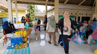 Jelang Nataru, Ratusan Warga Madiun Serbu Operasi Pasar Murah