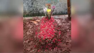 Jenazah Alvaro Kiano Nugroho (6) dimakamkan di Tanah Wakaf Masjid Al-Muflihun, Bintaro, Pesanggrahan, Jakarta Selatan, Kamis (4/12/2025) sore.