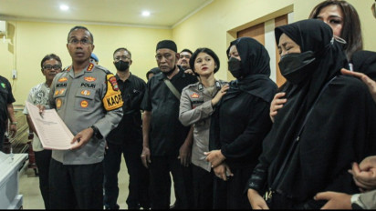Tak Kuasa Nahan Tangis, Ibunda Alvaro Kiano Jemput Buah Hatinya untuk yang Terakhir Kali di RS Polri Kramat Jati