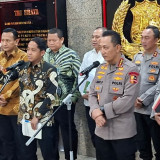 Kemenhut Kantongi Sampel Kayu Gelondongan yang Terseret Banjir Bandang Sumatera-Aceh