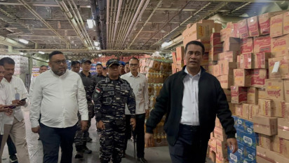 Mentan Amran Kirimkan Bantuan Bencana Sumatra dengan KRI Banda Aceh