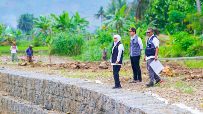 Gubernur Khofifah Pastikan Progres Pembangunan Tanggul Bronjong di Sungai Gedangan Trenggalek Rampung 100 Persen