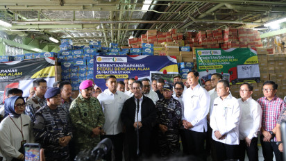 Mentan Amran Kirim Logistik Bantuan Bencana Satu Kapal Penuh ke Sumatera