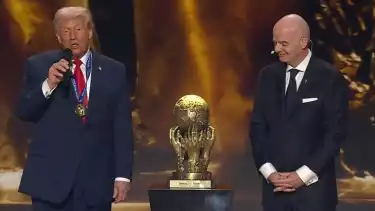 Donald Trump dapat penghargaan FIFA Peace Prize dari Presiden FIFA, Gianni Infantino